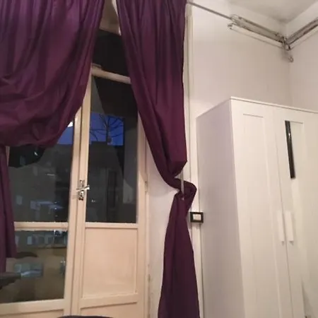 Single Kingsize Bed Close To Metro A Stop Furio Camillo Lgbxfriendlyo 게스트하우스