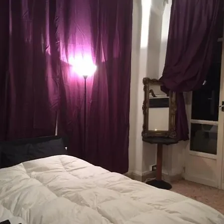 Single Kingsize Bed Close To Metro A Stop Furio Camillo Lgbxfriendlyo 게스트하우스 로마